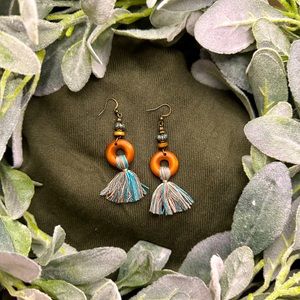 Wood drop earrings with elegant details
